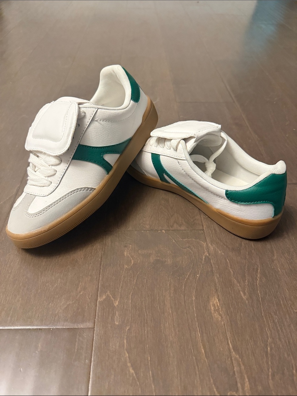 No Boundaries White Sneakers with Green Accent and Gum Sole - Velcro